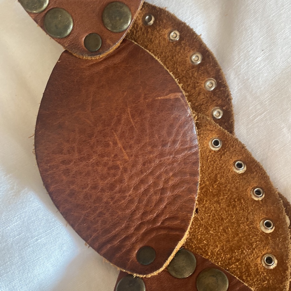 Gorgeous leather studded belt- vintage - Picture 5 of 9